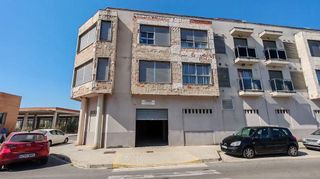Local comercial en venta en Carcaixent