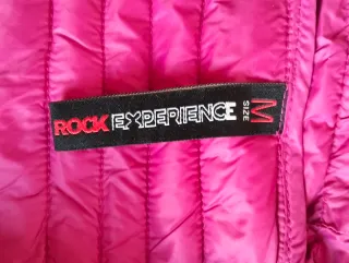 Anorak fucsia mujer con capucha y bolsos laterales