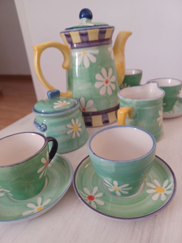 Juego de café de cerámica con flores