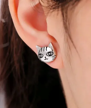 CON ETIQUETA. Pendientes gatitos