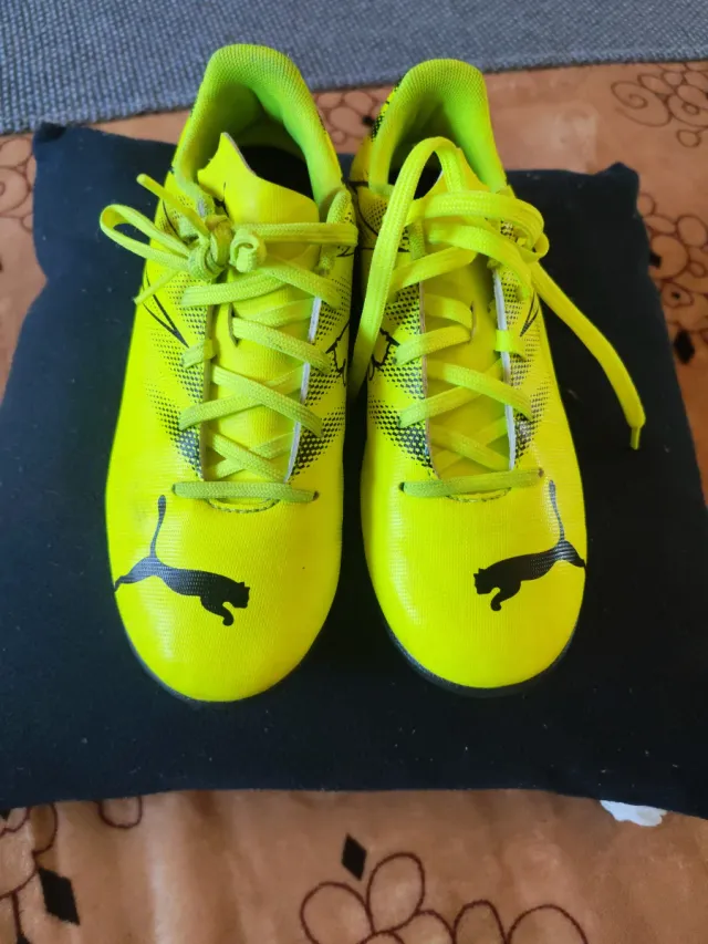 Zapatillas de fútbol Puma amarillas