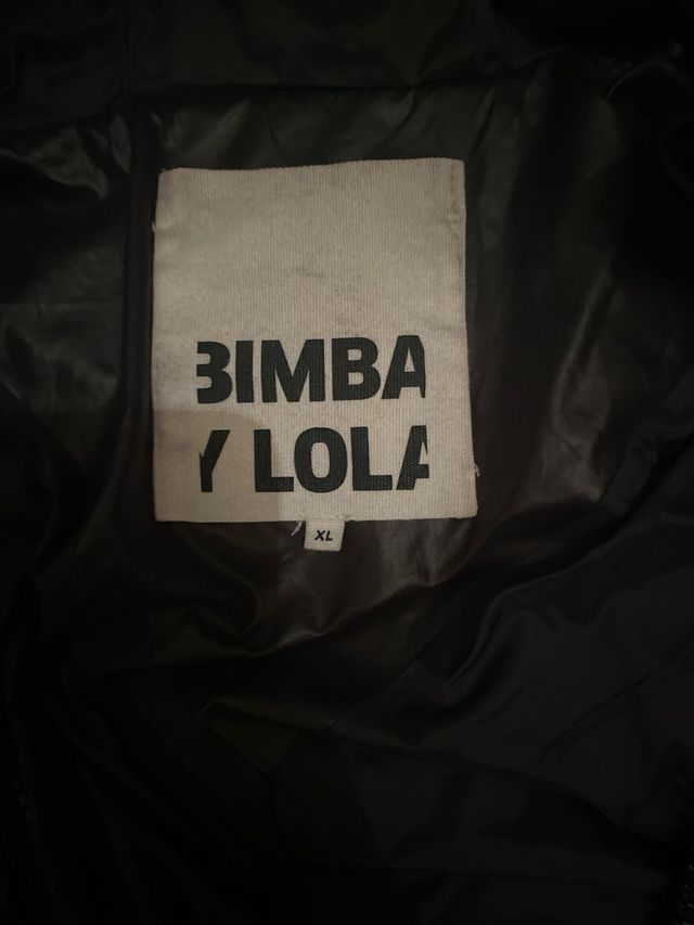 Giacca imbottita nera con cappuccio