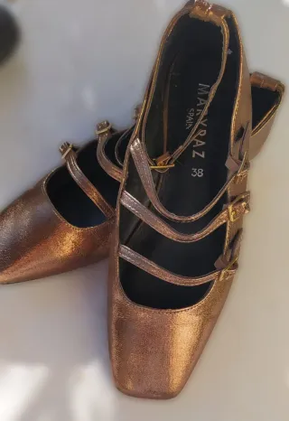 Zapatos MAYRAZ dorados talla 38