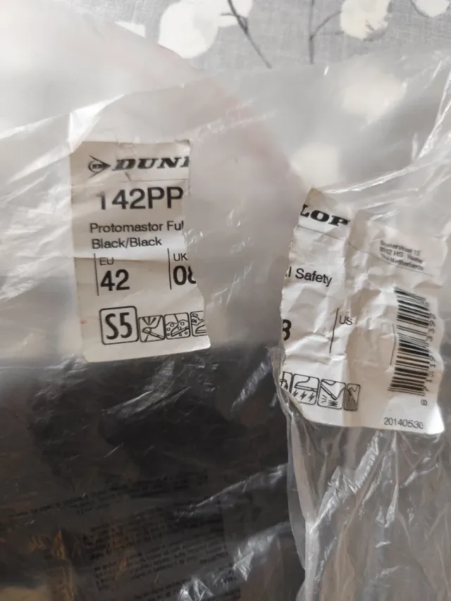 Botas Dunlop Seguridad Talla 42 Nuevas.2,33 kgs.