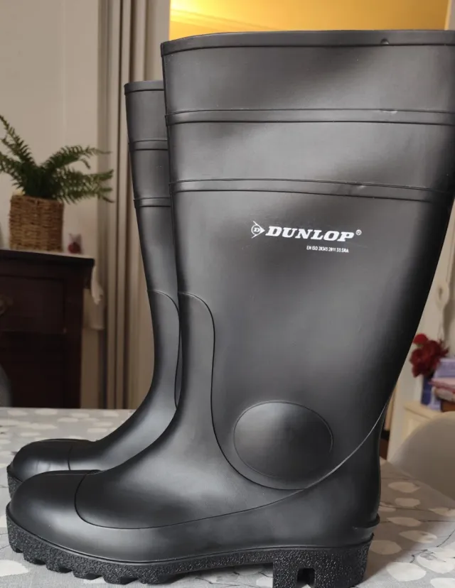 Botas Dunlop Seguridad Talla 42 Nuevas.2,33 kgs.