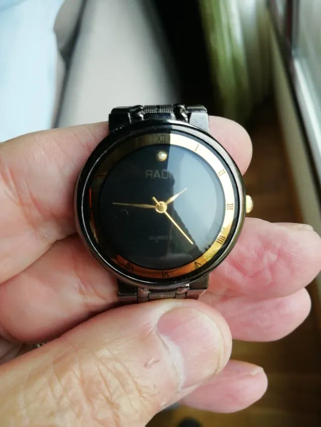 Reloj Rado Negro y Dorado