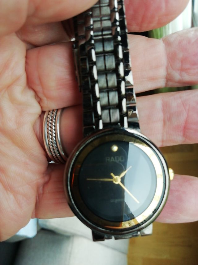 Reloj Rado Negro y Dorado