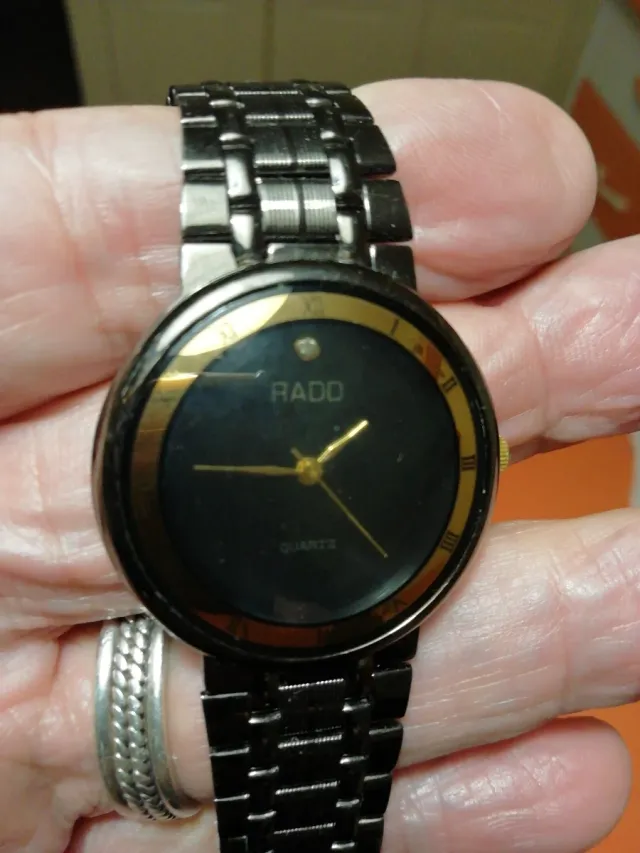 Reloj Rado Negro y Dorado