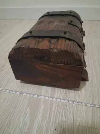 2 cassapanche in legno