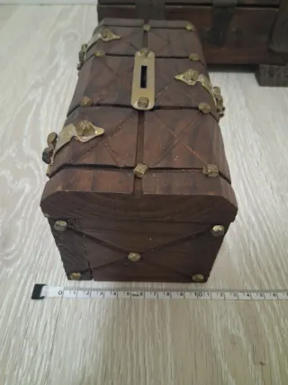 2 cassapanche in legno