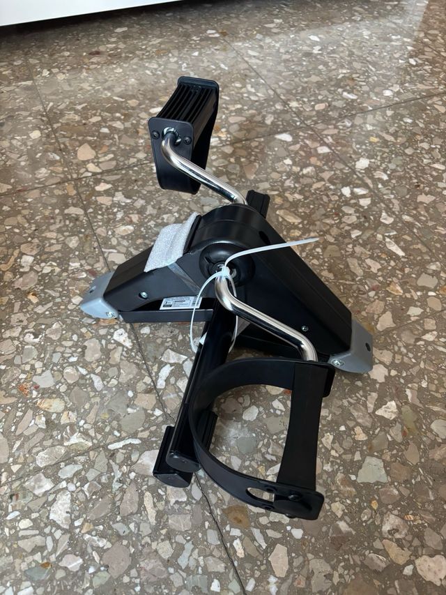 Pedaleador estático plegable Crane Fitness nuevo