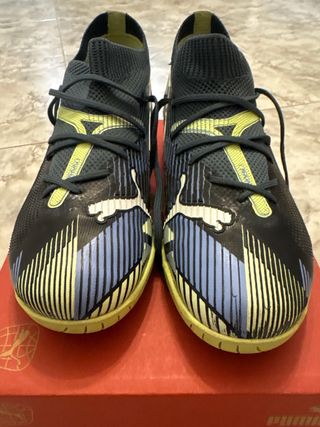Botas fútbol sala niño Puma negras y amarillas