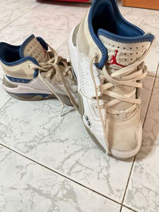 Zapatos Jordan Beige y Blanco decatlón 38-39 talla