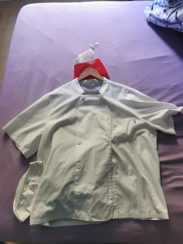 Ropa de cocinero (pantalón, camisa, gorro)