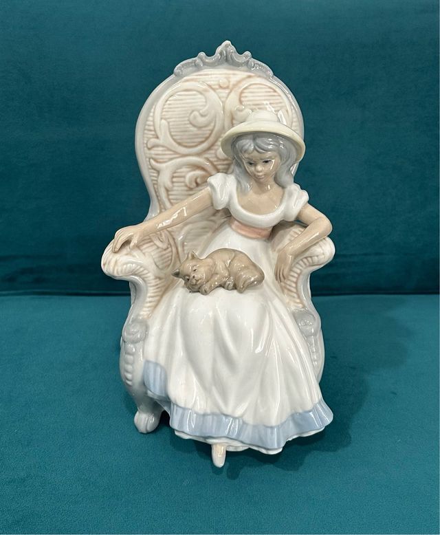 Figura cerámica mujer con gato