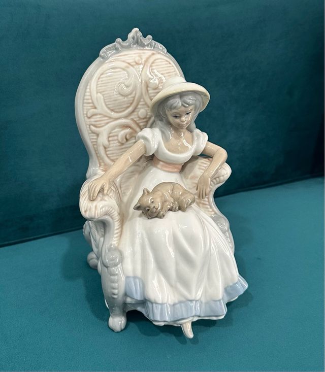 Figura cerámica mujer con gato
