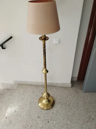 Lámpara de pie antigua,dorada y beige
