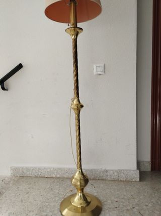 Lámpara de pie antigua,dorada y beige