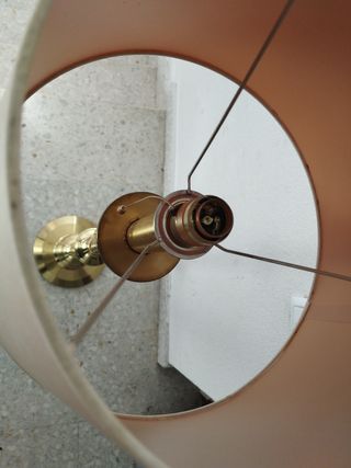 Lámpara de pie antigua,dorada y beige