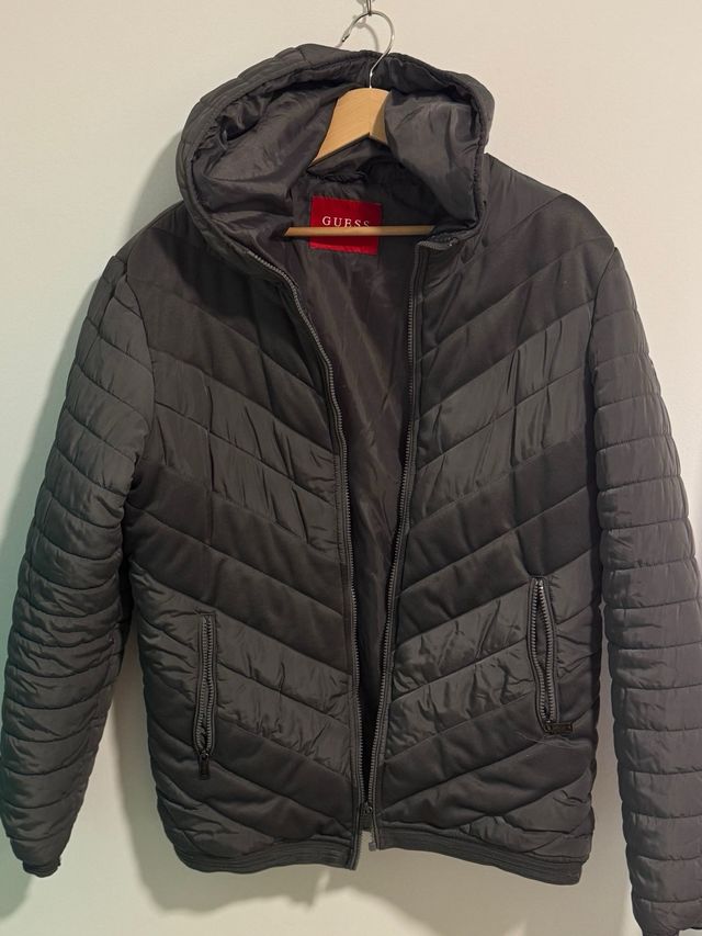 Chaqueta Guess Negra/Gris con Capucha