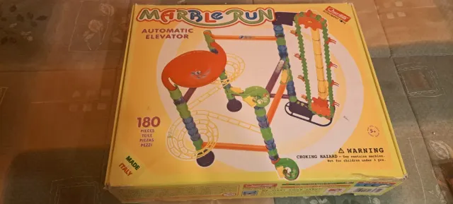 Juegos de mesa como, Monopoly Junior, Scrabble