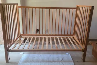 Berço de madeira para bebé