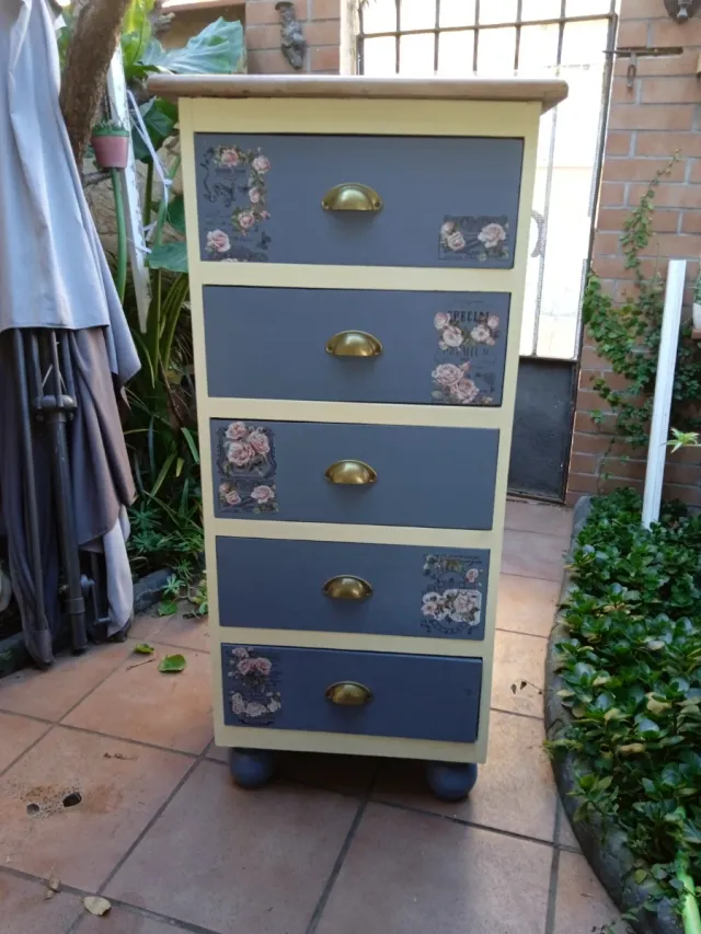 Cómoda vintage con cajones