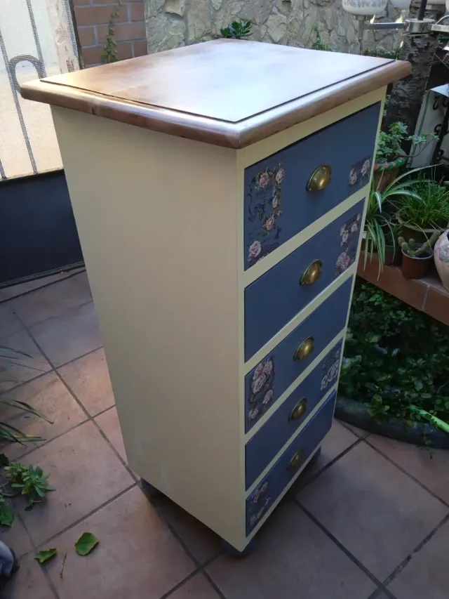 Cómoda vintage con cajones