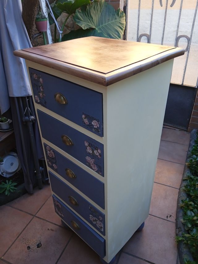 Cómoda vintage con cajones