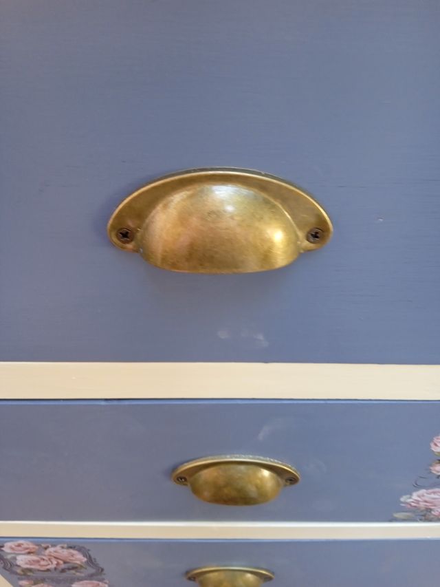 Cómoda vintage con cajones