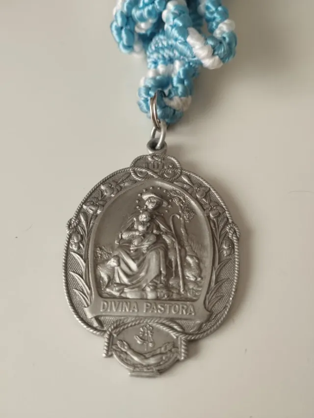 Medalla Hermandad Pastora Capuchinos Sevilla