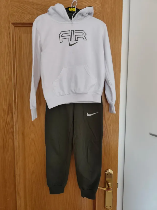Conjunto chándal Nike blanco y verde