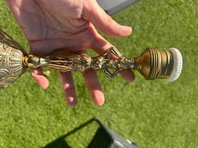 Lámpara de mesa antigua de bronce