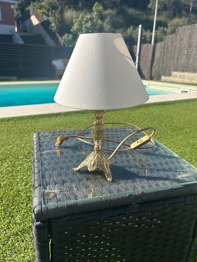 Lámpara de mesa antigua de bronce