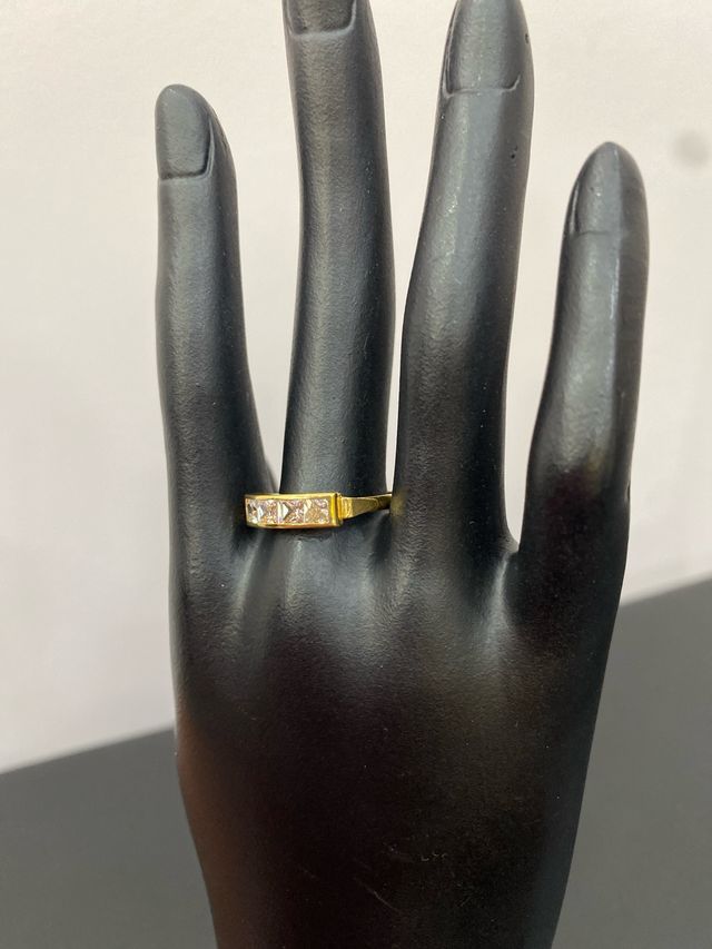 Anillo oro 18k con piedras blancas