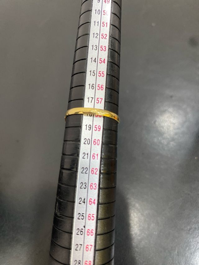 Anillo oro 18k con piedras blancas