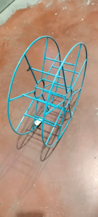 Soporte enrollador manguera azul