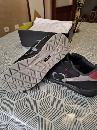 Zapatos de trabajo FORLI negros y rojos