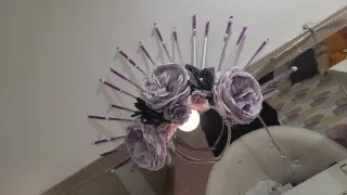 Tiara Catrina Flores Moradas y Plateadas