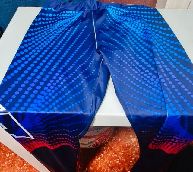 Leggings deportivos azules y rojos