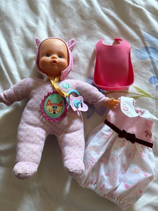 Muñeca Nenuco con accesorios