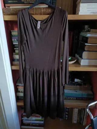 Abito marrone a palloncino