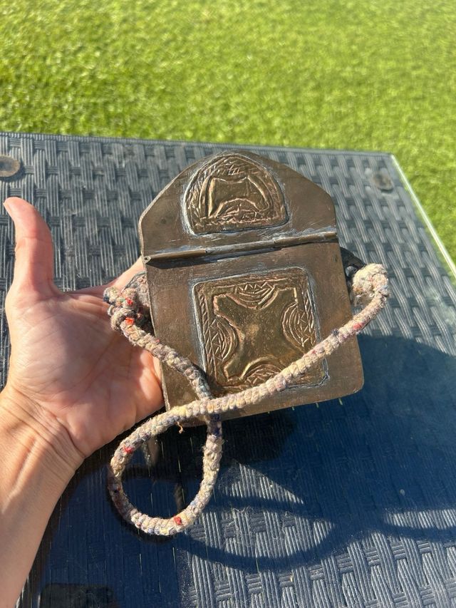 Amuleto antiguo etíope latón/cobre  y hueso