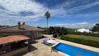 Chalet en venta en Carmona