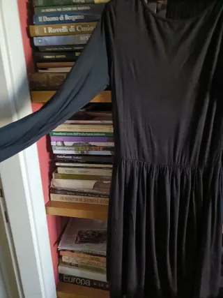 Abito nero con gonna a palloncino