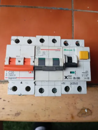 Interruptores Térmicos Moeller AT59F