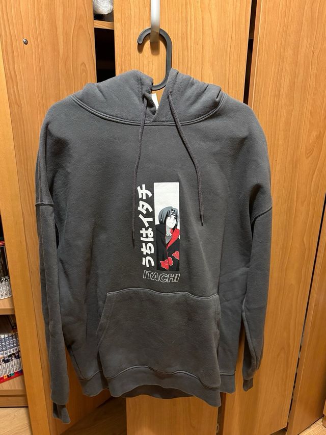 Sudadera Itachi Pull&Bear Negra