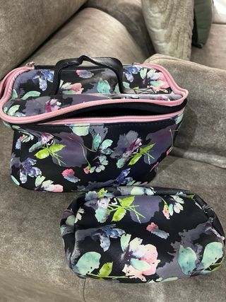 Conjunto neceser y bolsa aseo floral