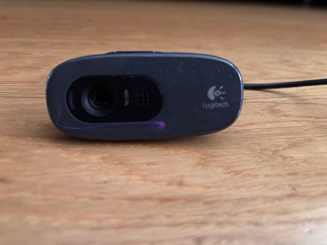 Alfombrilla Gaming BT21 RGB y Camara Logitech 1080