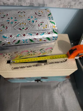 Pulseras tipo esclavas de plata con detalles